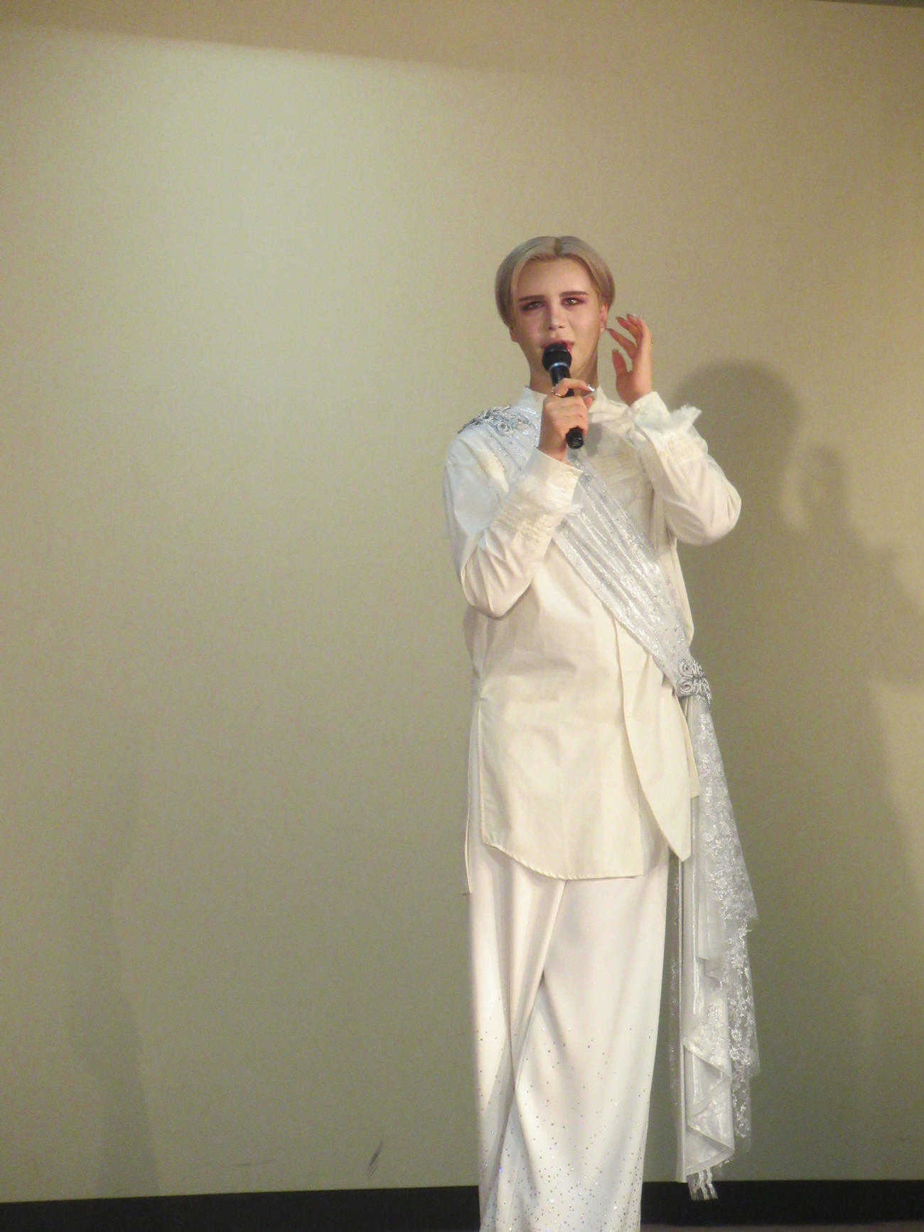 住之江場内ではMattがゲストで出演。メイクや日焼け対策について熱弁を奮った