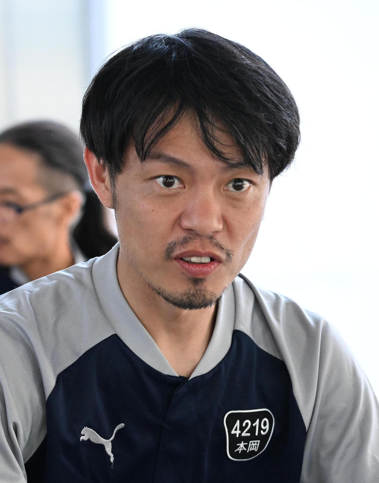 本岡勝利が俊敏に差す