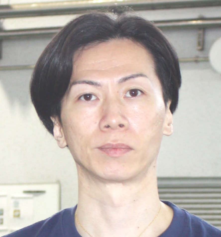 巧腕を発揮して巻き返しを図る岡崎恭裕