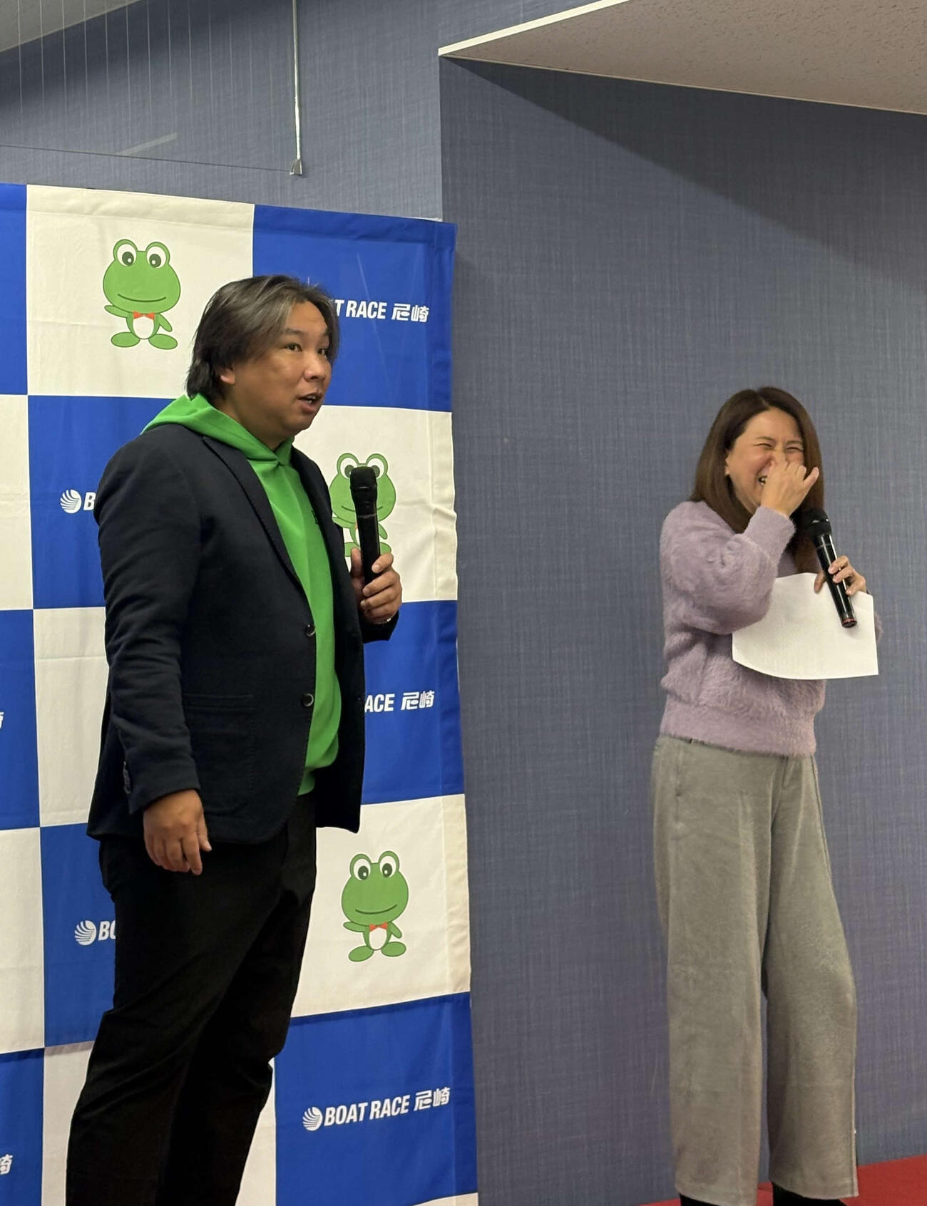 トークショーを行った里崎智也氏（左）