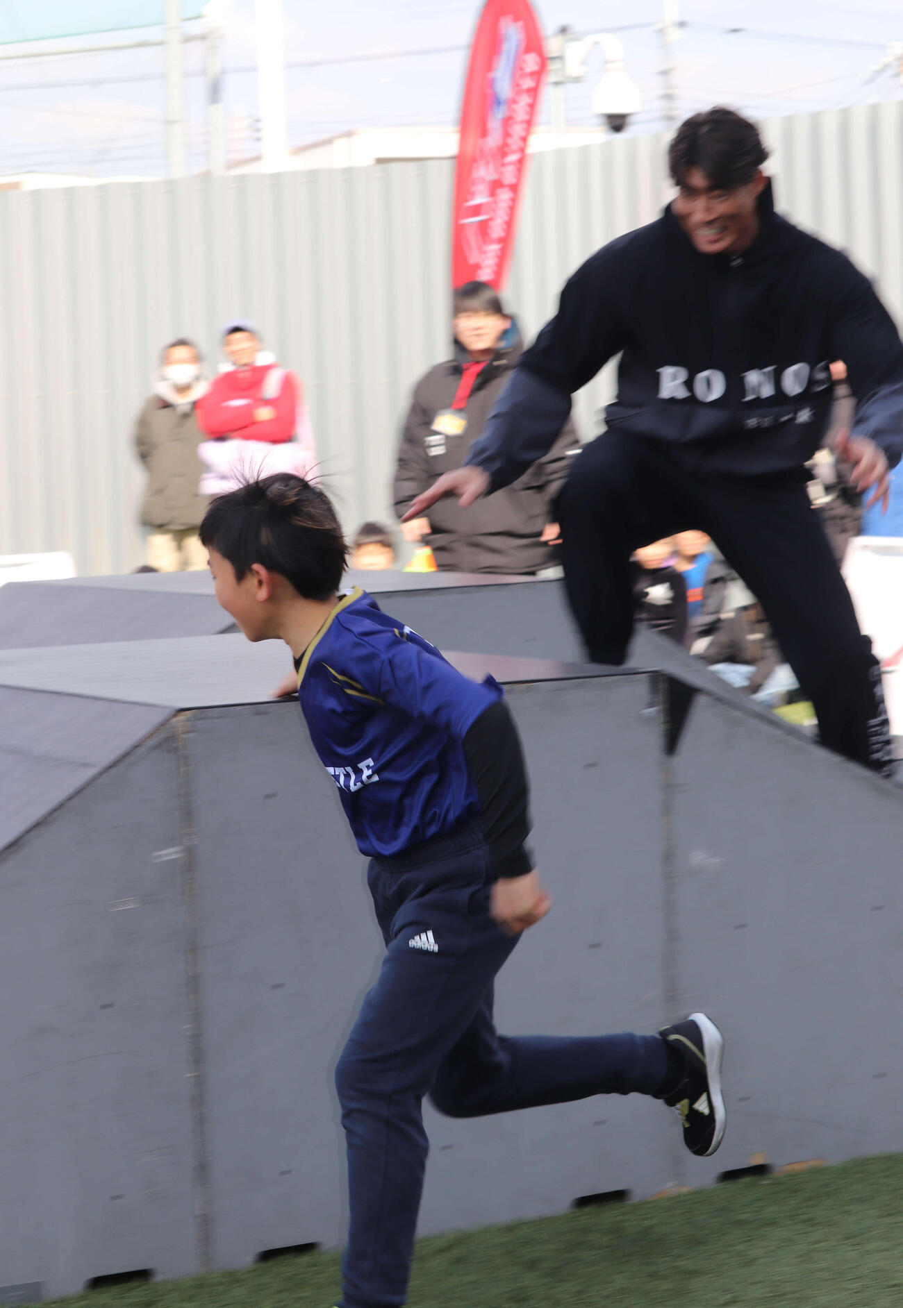 尼崎ボートレース場のパルオニイベントに参加した元プロ野球選手の糸井嘉男さん（撮影・神田成史）