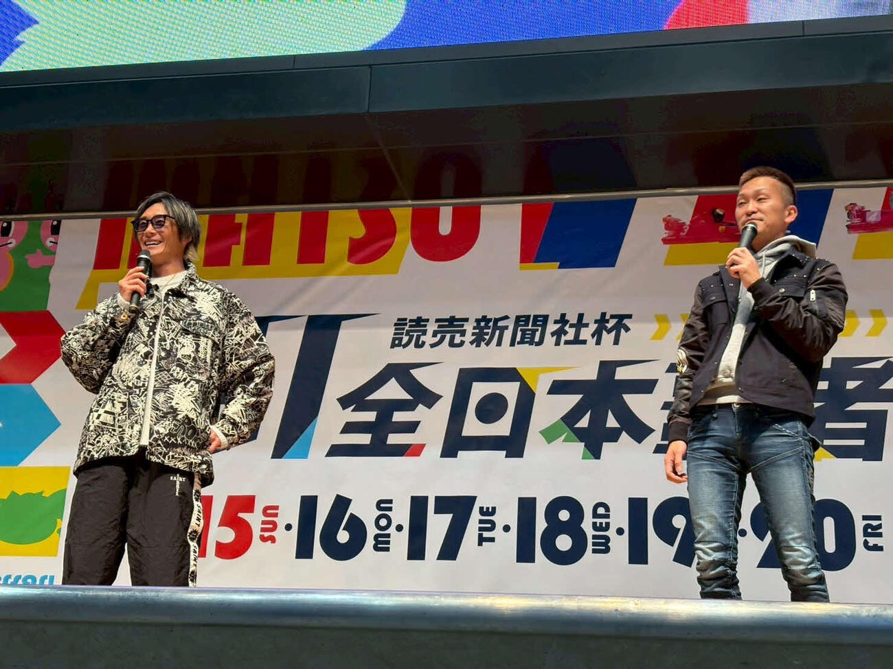 トークショーに出演した峰竜太（左）と西山貴浩