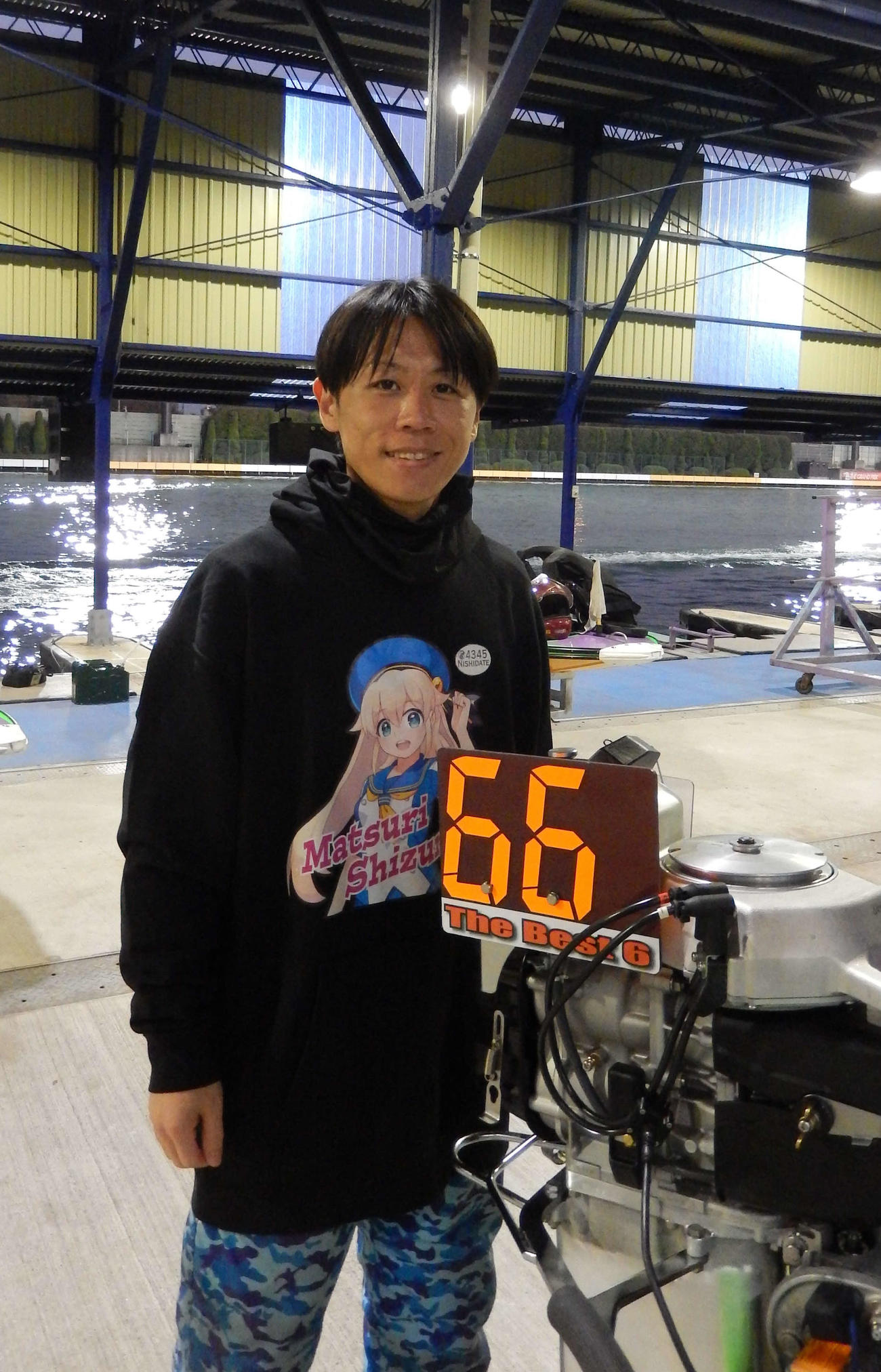 23年12月住之江、西舘健が前検でボートレース多摩川のキャラクター静波まつりのトレーナーを着用していた