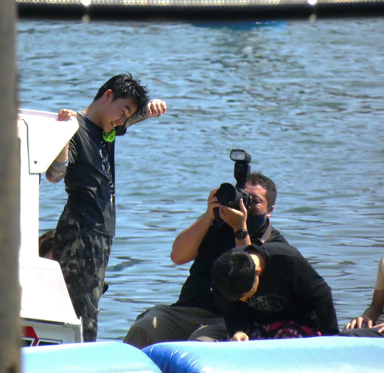 水神祭を終えて安堵（あんど）の表情を見せる長谷川暖