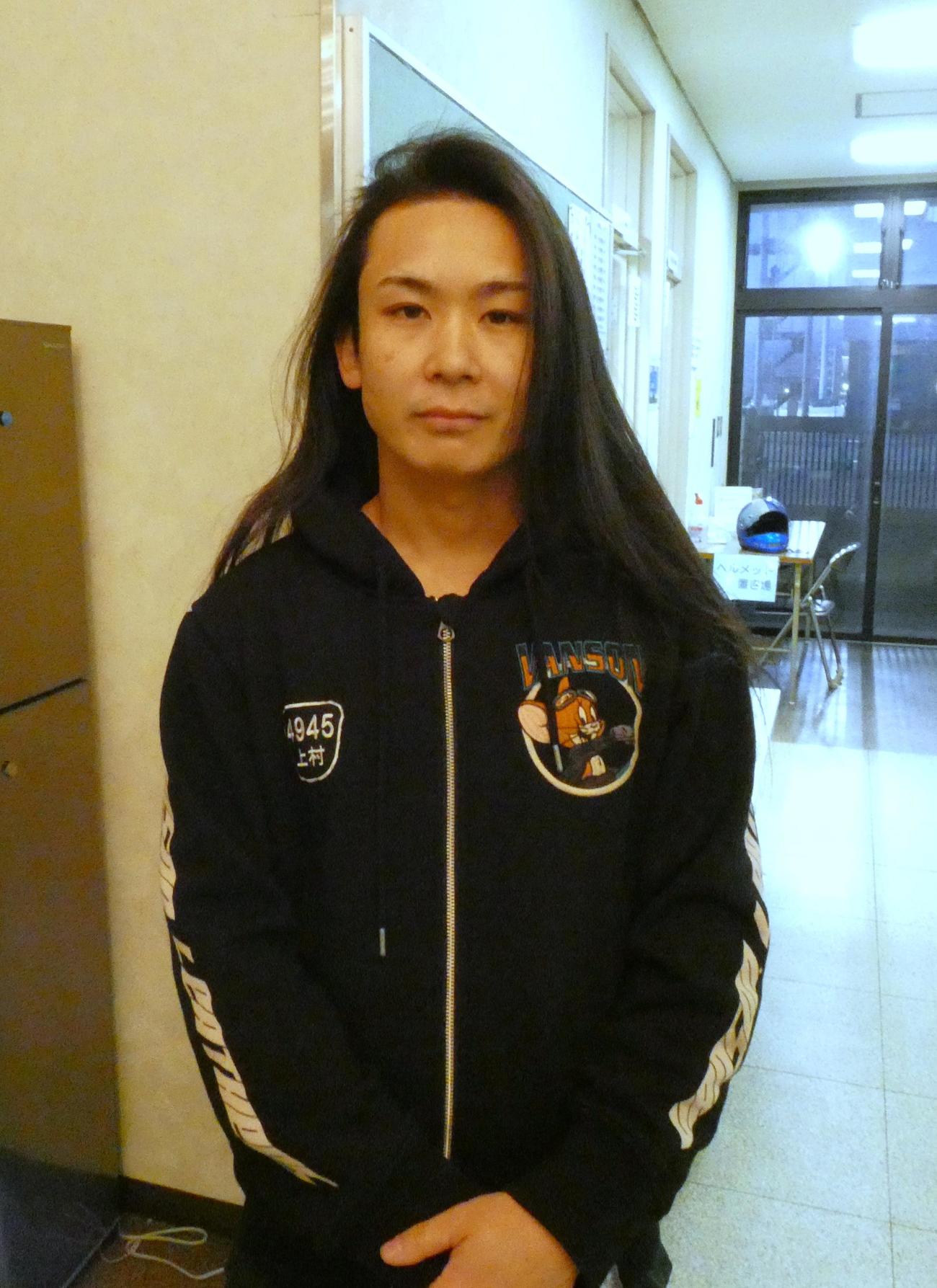 上村宏太の髪がさらに伸びていた。変わらず髪質も良さそう