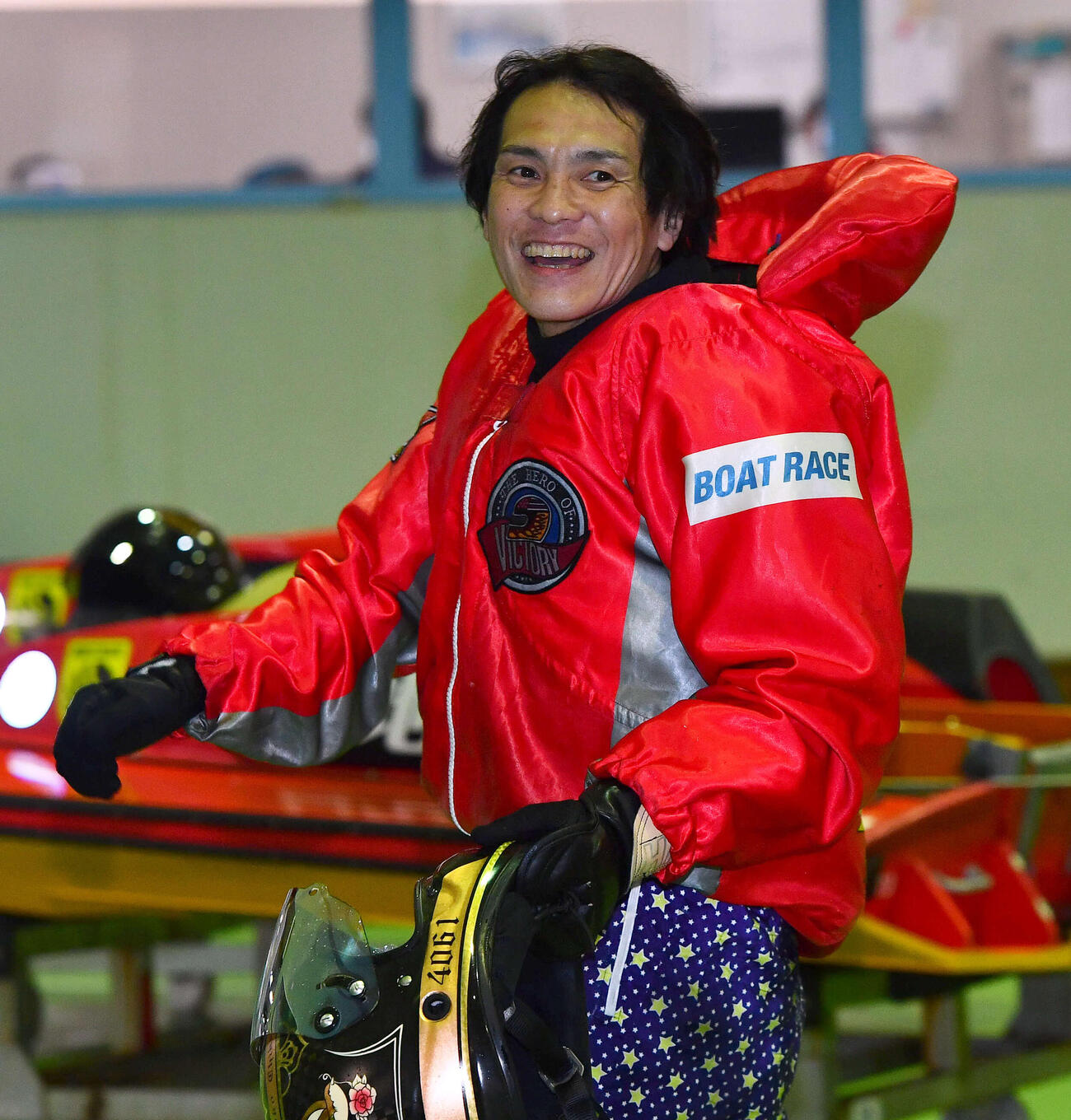 連勝した萩原秀人は笑顔を見せる