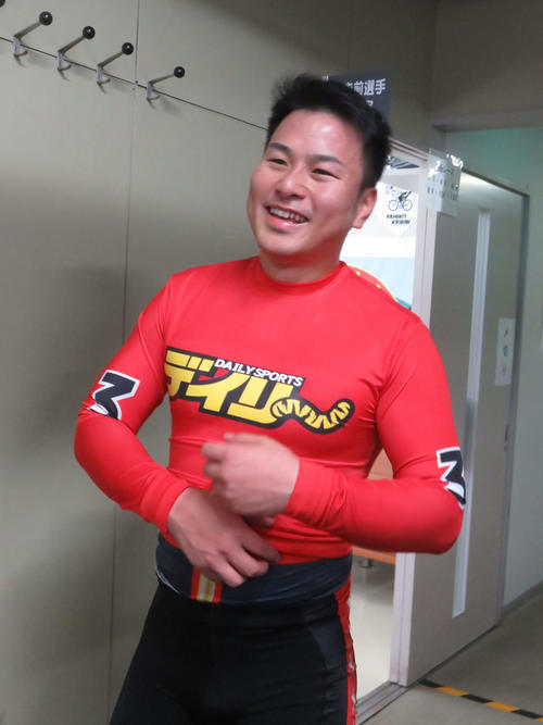 思わぬ突っ張り先行での1着の松本貴治が珍しく笑顔を見せた