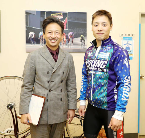 笑顔を見せる山口幸二氏（左）と南潤（撮影・鈴木正人）