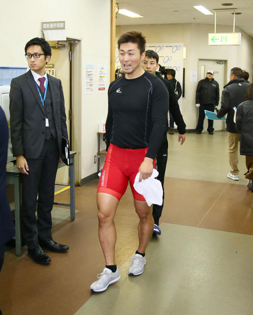 3着に敗れがっくりと引き揚げる平原（撮影・足立雅史）