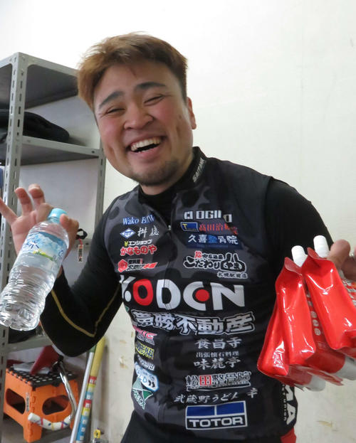 今年G3の準決一番乗りを果たした阿部大樹が初笑いポーズを見せる