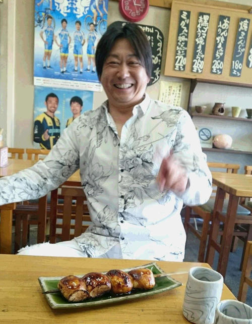 「群馬の焼きまんじゅう、うまいよ」。笑顔の清水敏一元選手