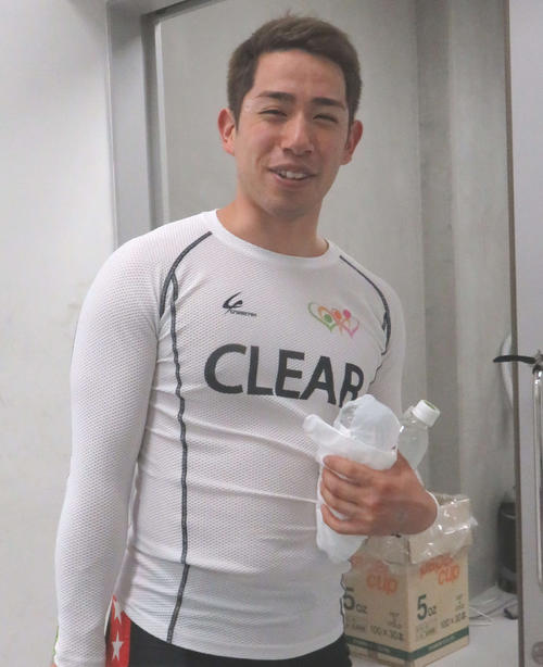デビュー4年目で通算100勝を達成した新山響平。決勝11Rは101勝目を懸けてダッシュする