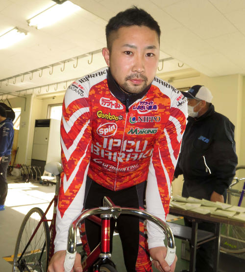 約1年半ぶりの優勝を地元で飾った山岸佳太(撮影・栗田文人)