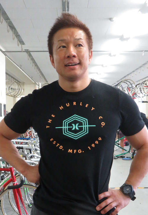 小倉竜二。天才レーサーが四国のまとめ役として奮闘している