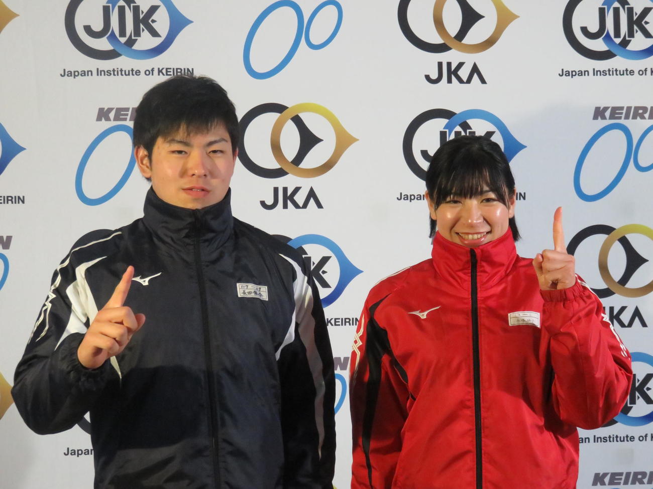 養成所トップ卒業の長田龍拳（左）と永塚祐子。デビュー戦に注目です