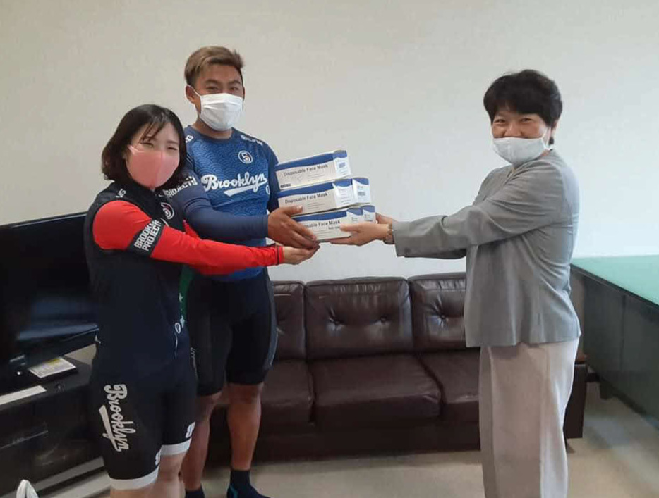田口守、梓乃夫妻はマスク2500枚を防府市に寄付した