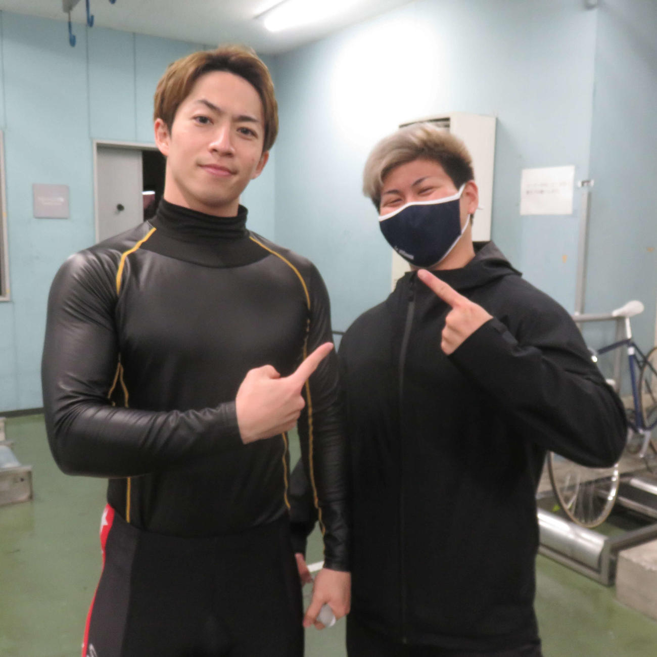 期別、年齢、出身も異なる坂井洋（左）と小笠原光だが、妙に気が合うようだ