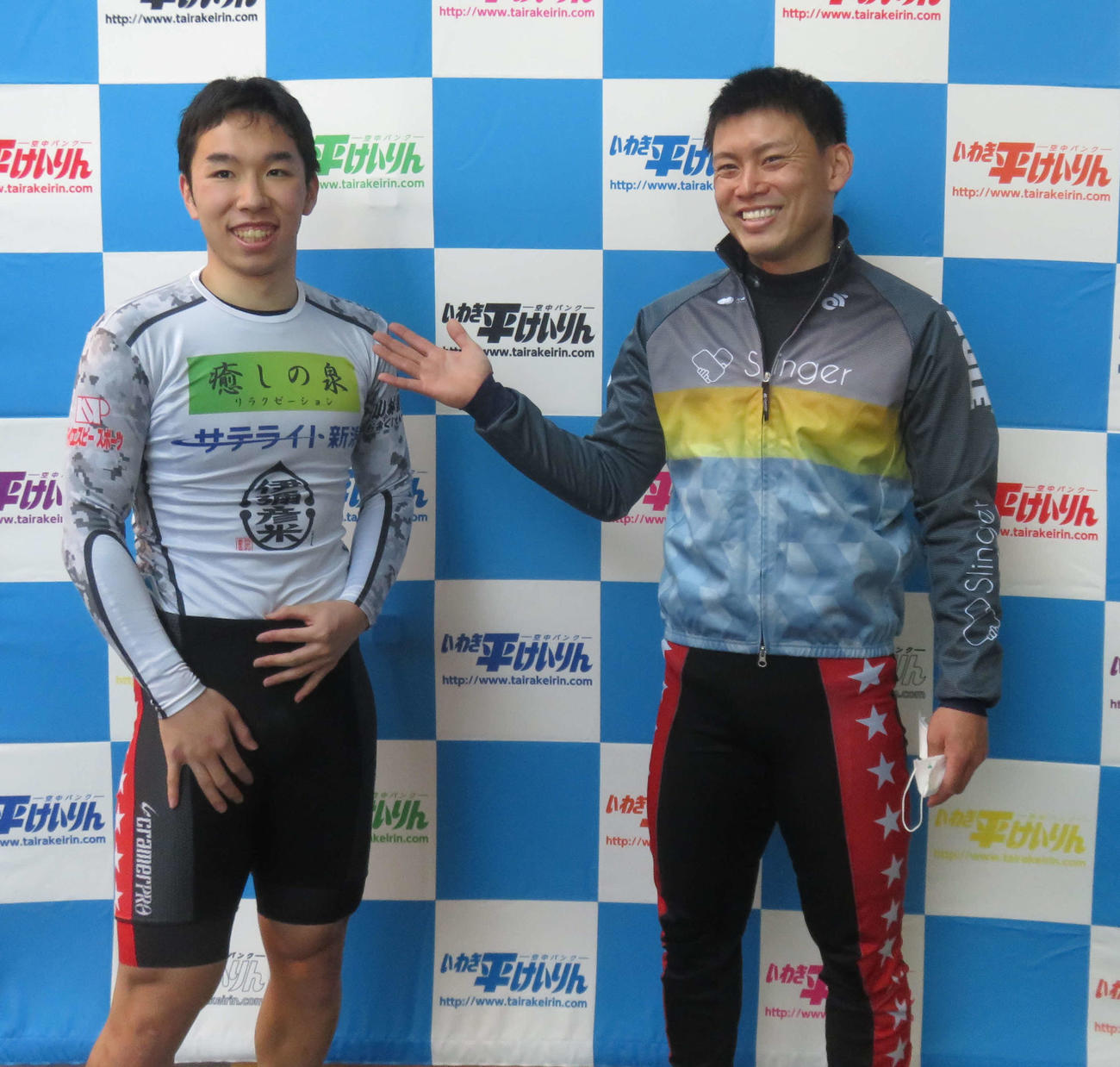 菊池岳仁（左）に離れながらも、うれしい復帰後初勝利を挙げた横山尚則
