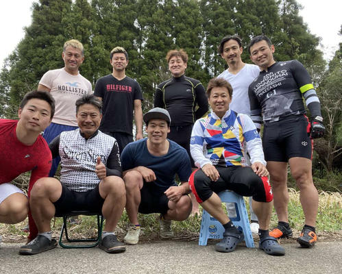 「真勇会」メンバー。前列右から内藤宣彦(秋田)、花田将司、宮倉勇、成清の弟子の田中要君。後列右から山賀雅仁、成清貴之、小埜正義、森田達也(福島)、中曽直彦(宮倉提供)