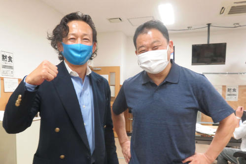山口拳矢の父で日刊スポーツ評論家のヤマコウこと山口幸二氏（左）と、かつての「中部の司令塔」こと浜口高彰氏