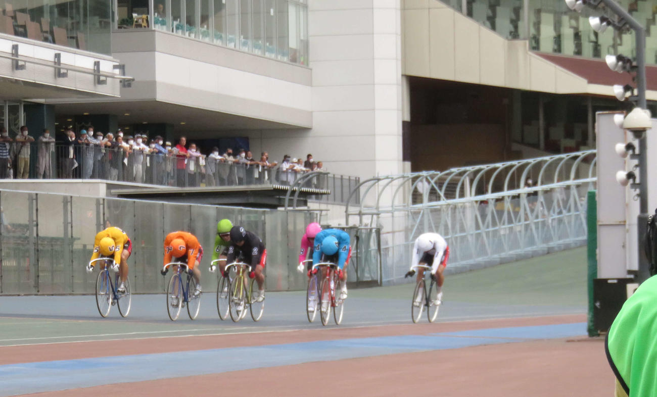宇都宮G32日目選抜2Rは黄5番車の牧剛央が大外を伸びて1着。青4番車の神山雄一郎は3着に敗れた