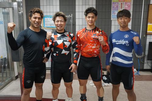 決勝に乗った熊本カルテット（左から塚本大樹、松岡辰泰、嘉永泰斗、中本匠栄）は勝利のために団結した