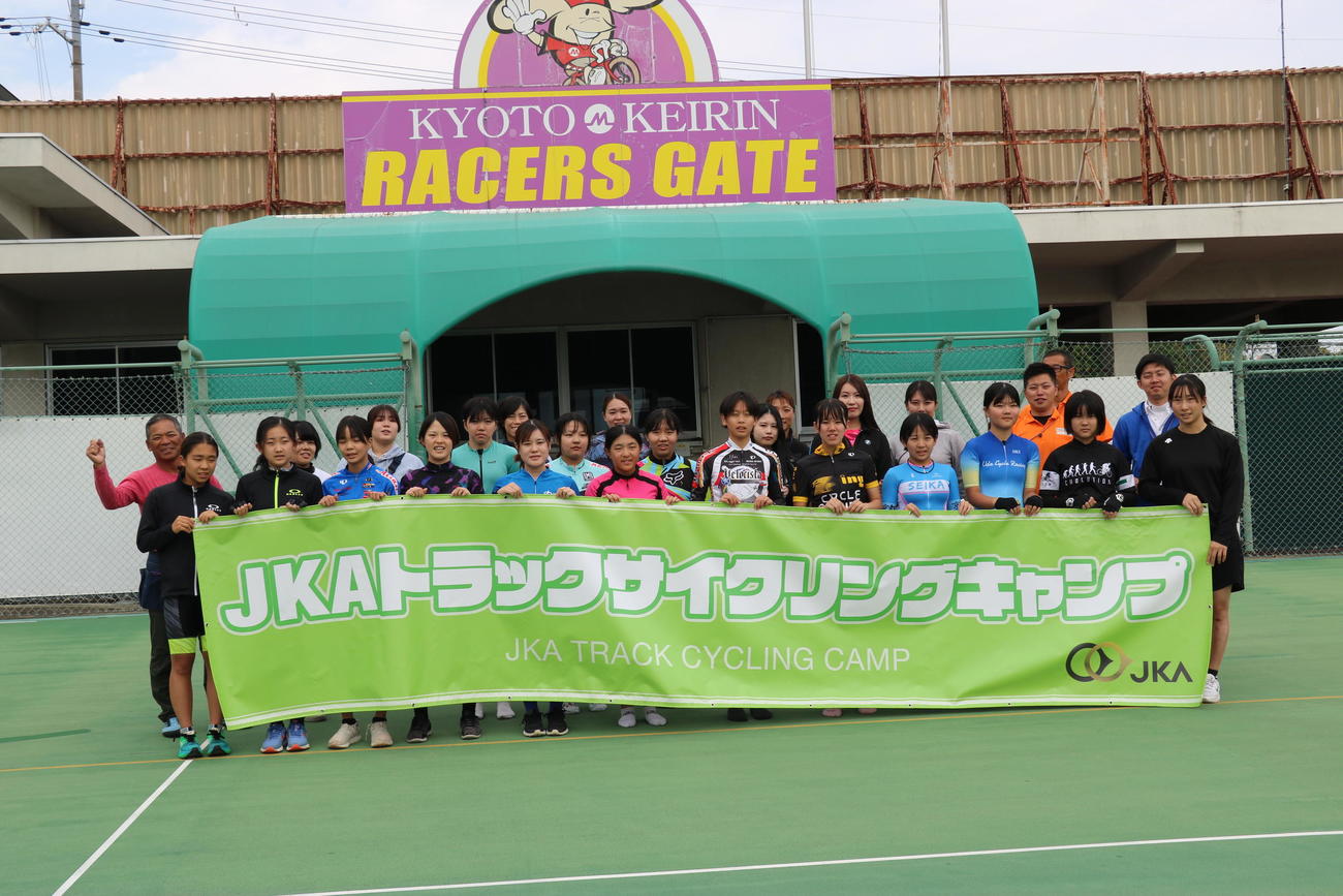 トラックサイクリングキャンプの参加者たち（撮影・山田敏明）