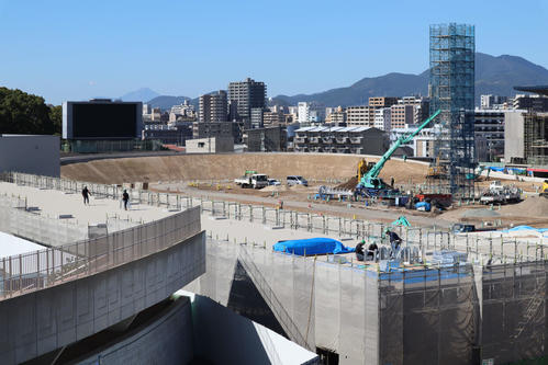 バンクの形状がイメージできるほどまで土台が出来上がっている
