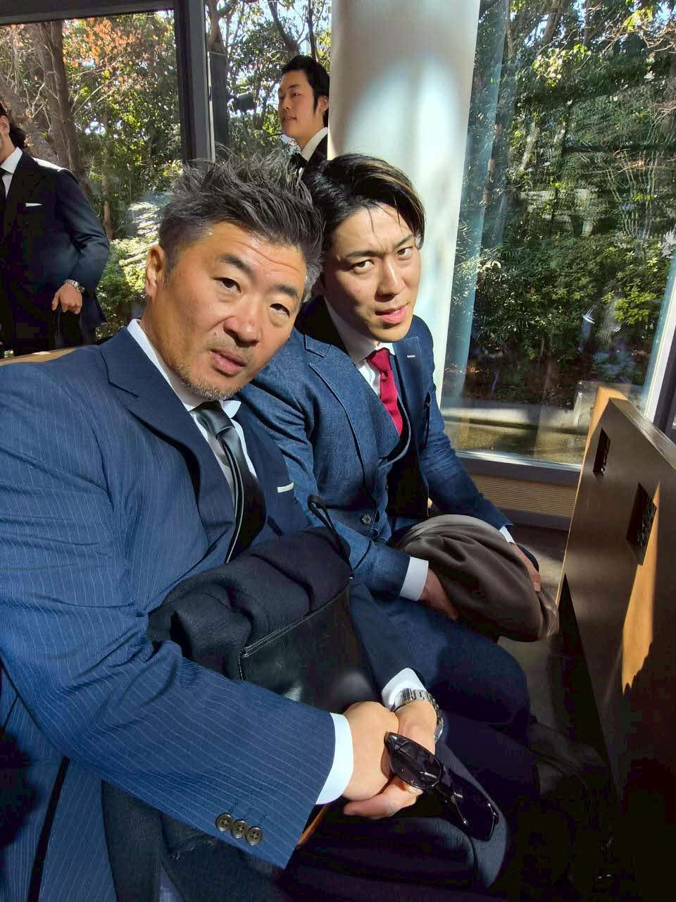 中部の重鎮・山内卓也とお調子者の川口聖二(右)