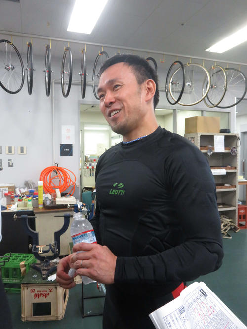 ど根性の走りで開幕レースを制した伊原克彦
