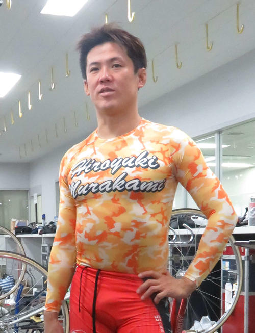 準決へ抱負を話す村上博幸
