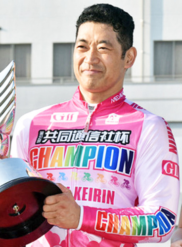 15年・防府競輪場で共同通信社杯6回目の優勝を飾った神山雄一郎