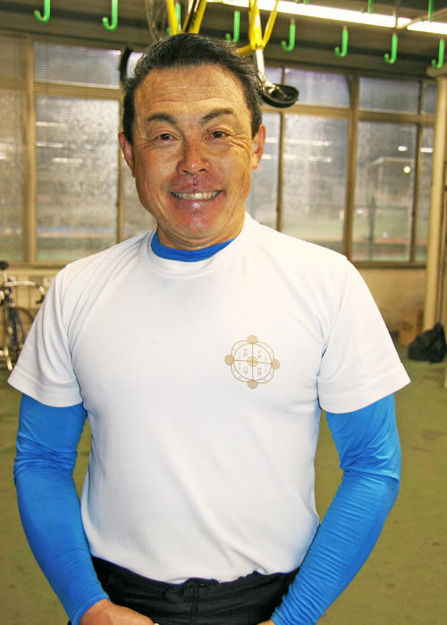 予選2Rはベテラン松井英幸が貫禄のマーク策でクリア（撮影・秋山正則）