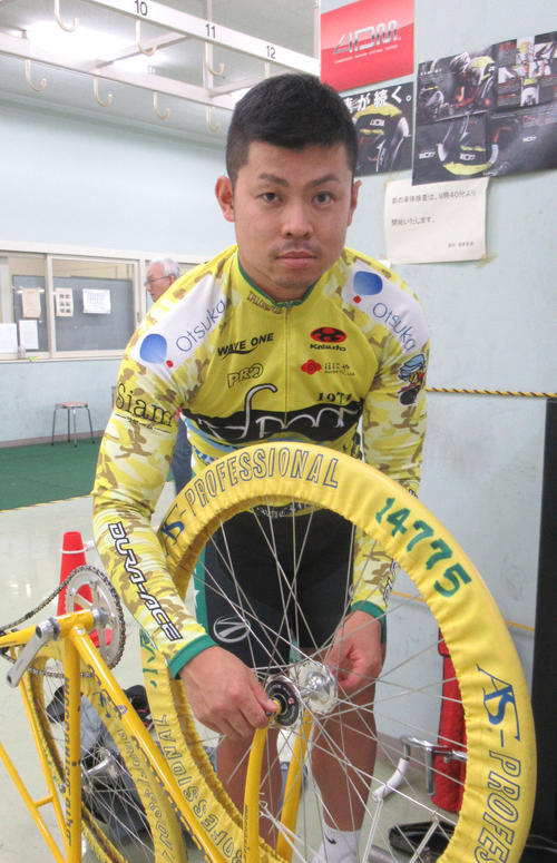 地元で白星スタートを決めたい小原周祐（撮影・山田敏明）