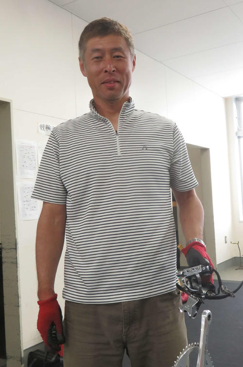 思い出深い函館競輪場で健闘を誓う本田博（撮影・栗田文人）
