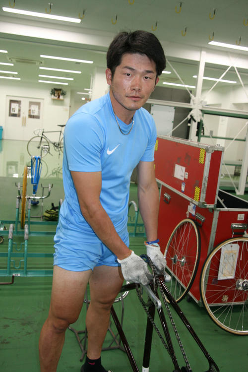 予選3Rで先行・押し切りを目指す宇佐見優介（撮影・秋山正則）