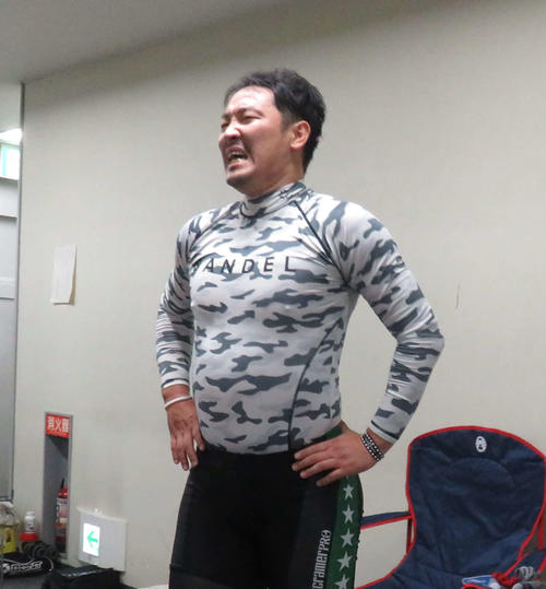 レース後に肩で息をする河野淳吾