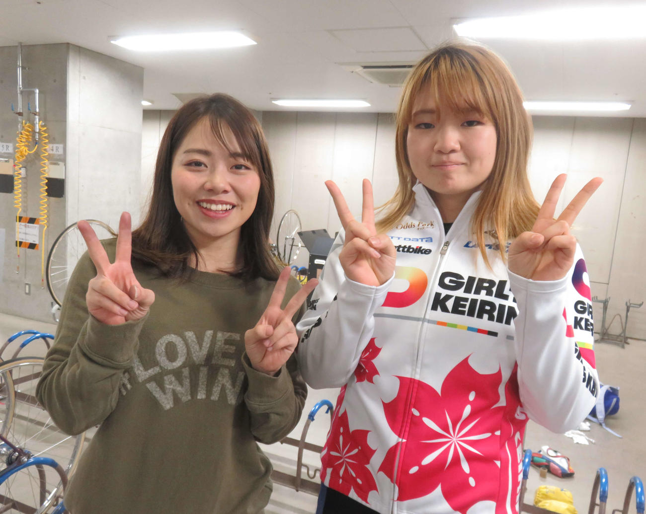 ワンツーフィニッシュを目指す豊橋114期コンビの吉田夢姫（左）と田中千尋（撮影・栗田文人）