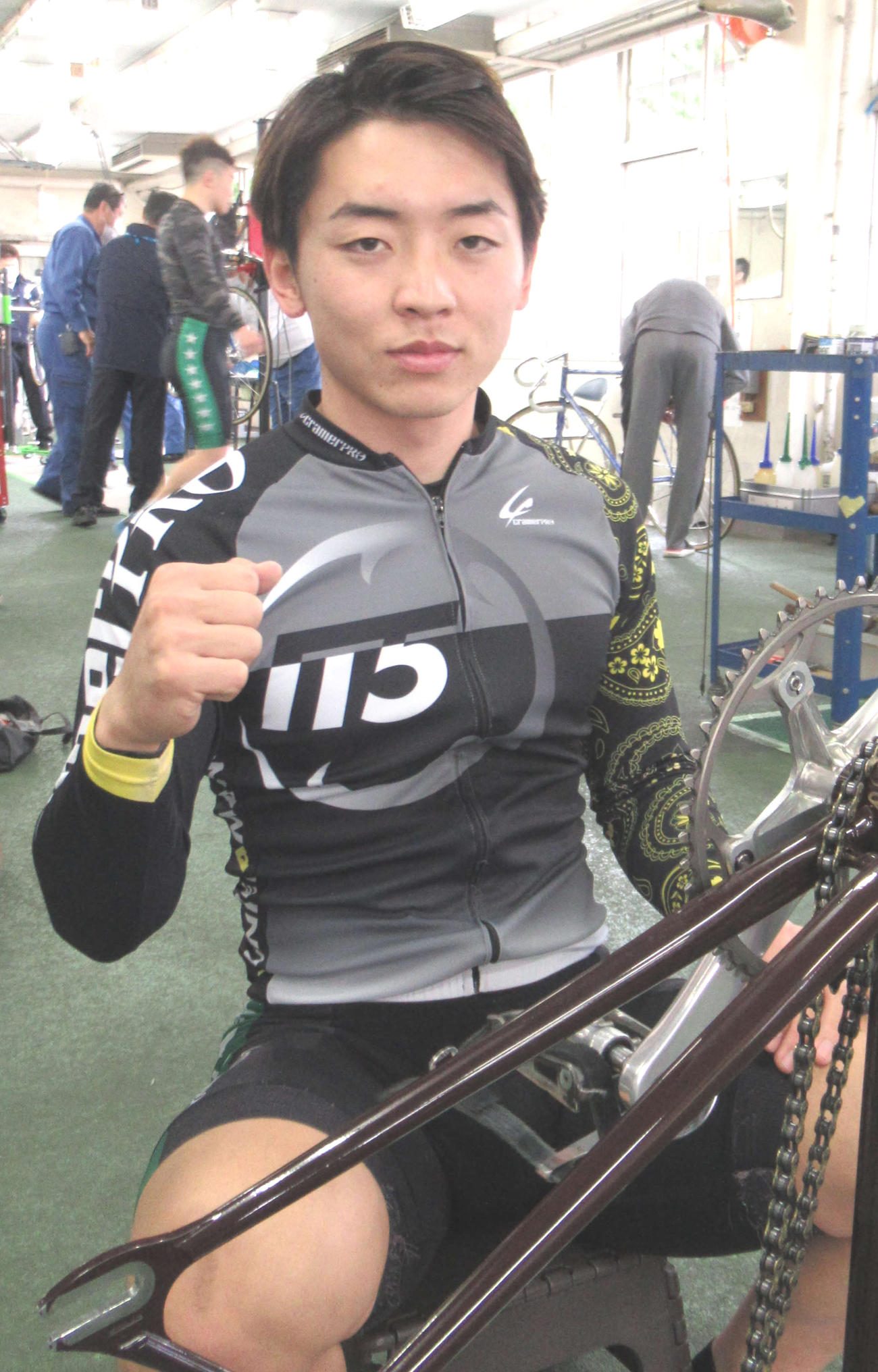 予選5Rで逃げ切りを狙う地元の天野純平（撮影・山田敏明）