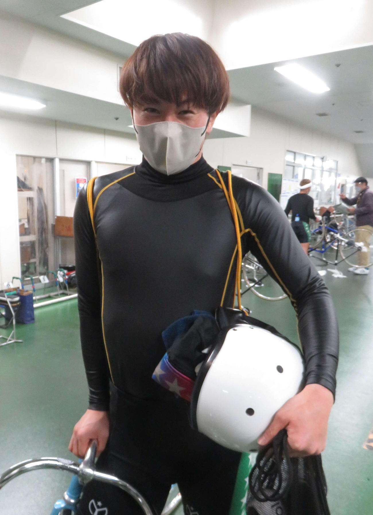 逃げ切り発進も渋い表情を見せる野崎翼（撮影・野島成浩）