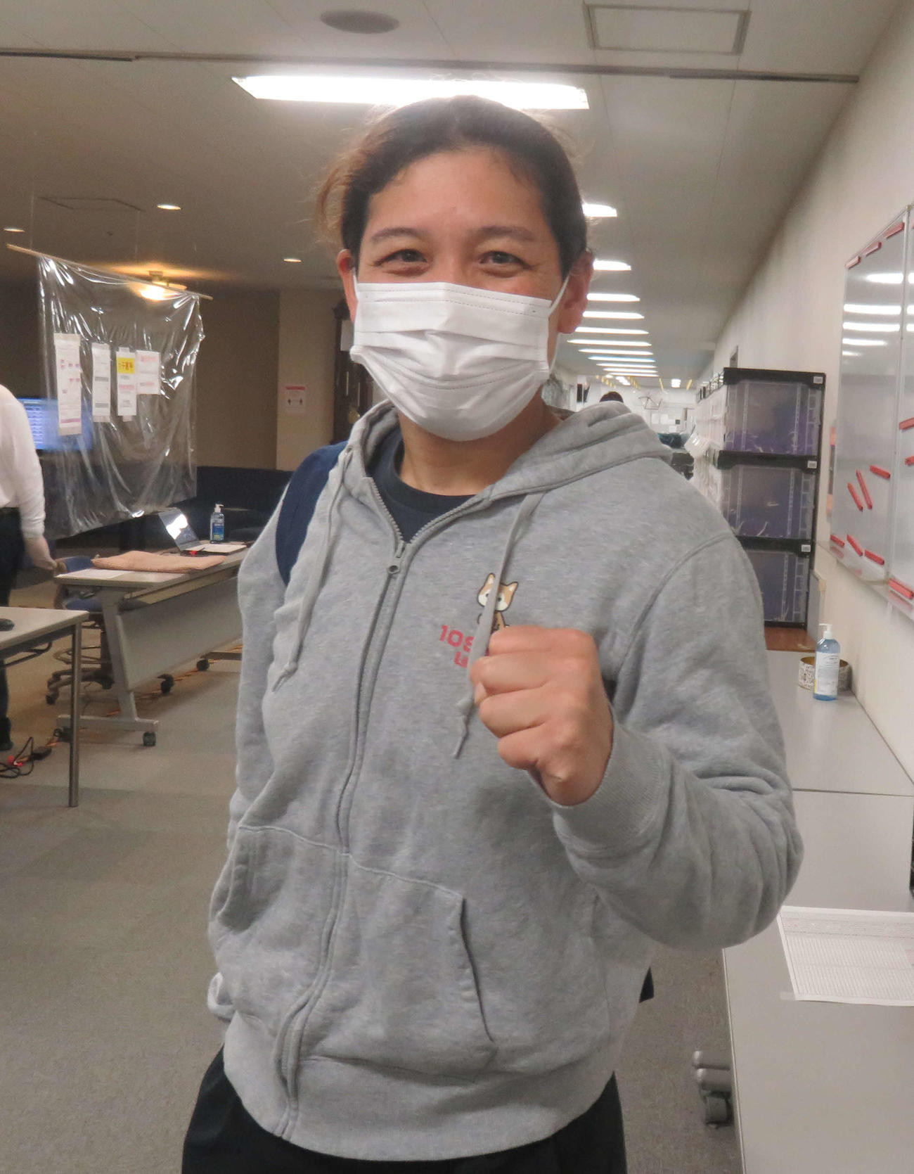 弟子のデビューを控え、気合が入る地元中村由香里（撮影・栗田文人）
