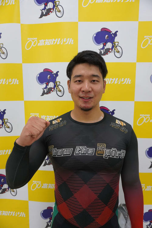 【競輪】押田会心は“会心”の逃げ切りならずも、熊本ワンツー決めて「良しとします」/高知ミッド - ミッドナイト競輪 : 日刊スポーツ