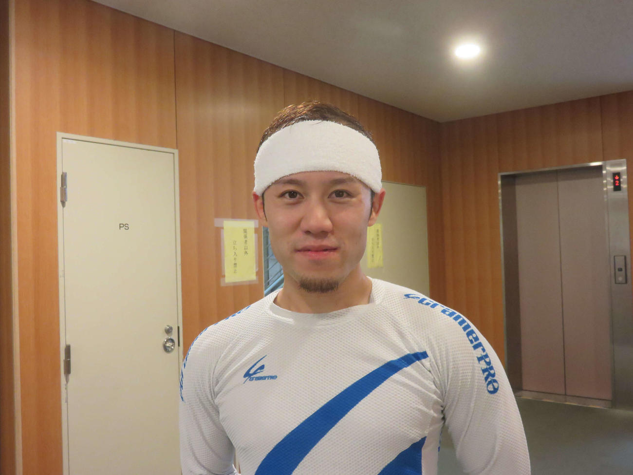 中村翔平は飯田裕次とワンツーに笑顔