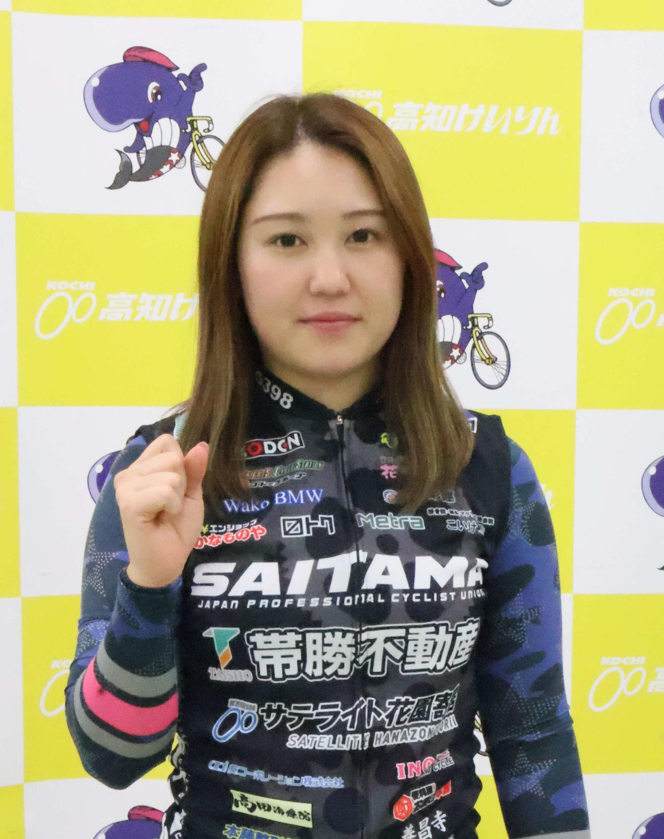 藤田まりあが柔軟な運びで山原さくらに立ち向かう（撮影・山田敏明）