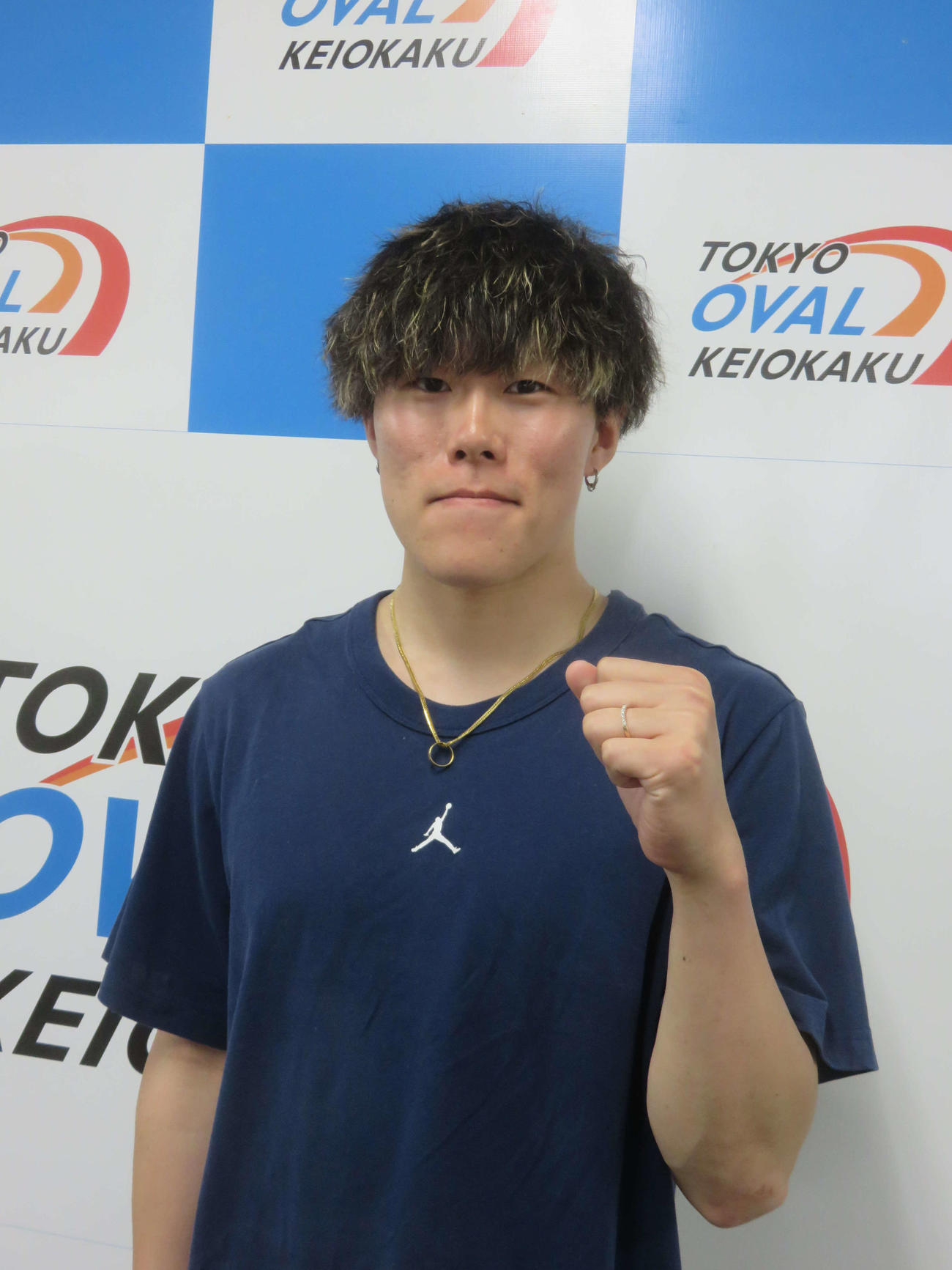 佐藤譲士郎は気合のガッツポーズ