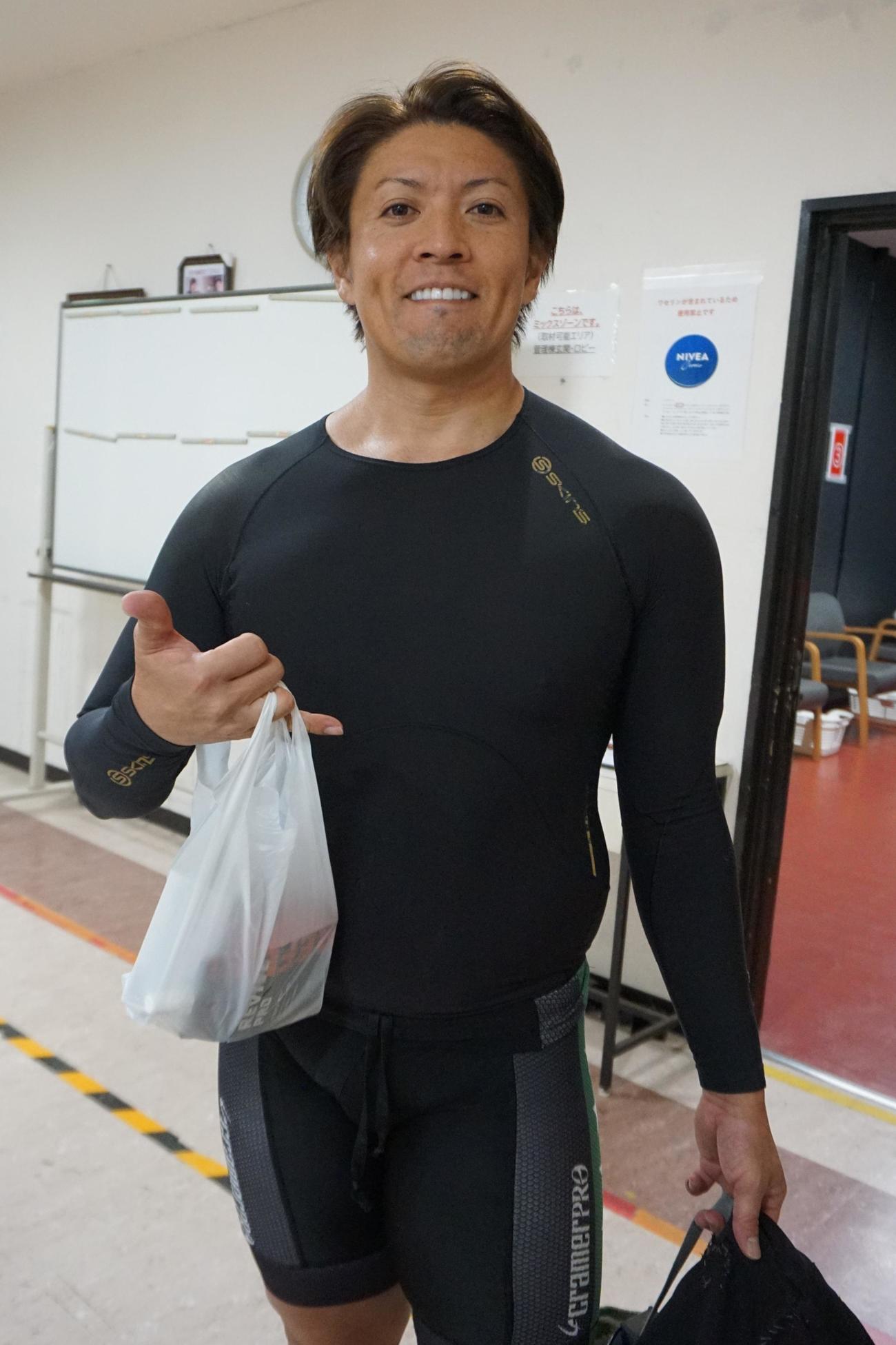 屋宜浩二が鋭い伸びを披露した