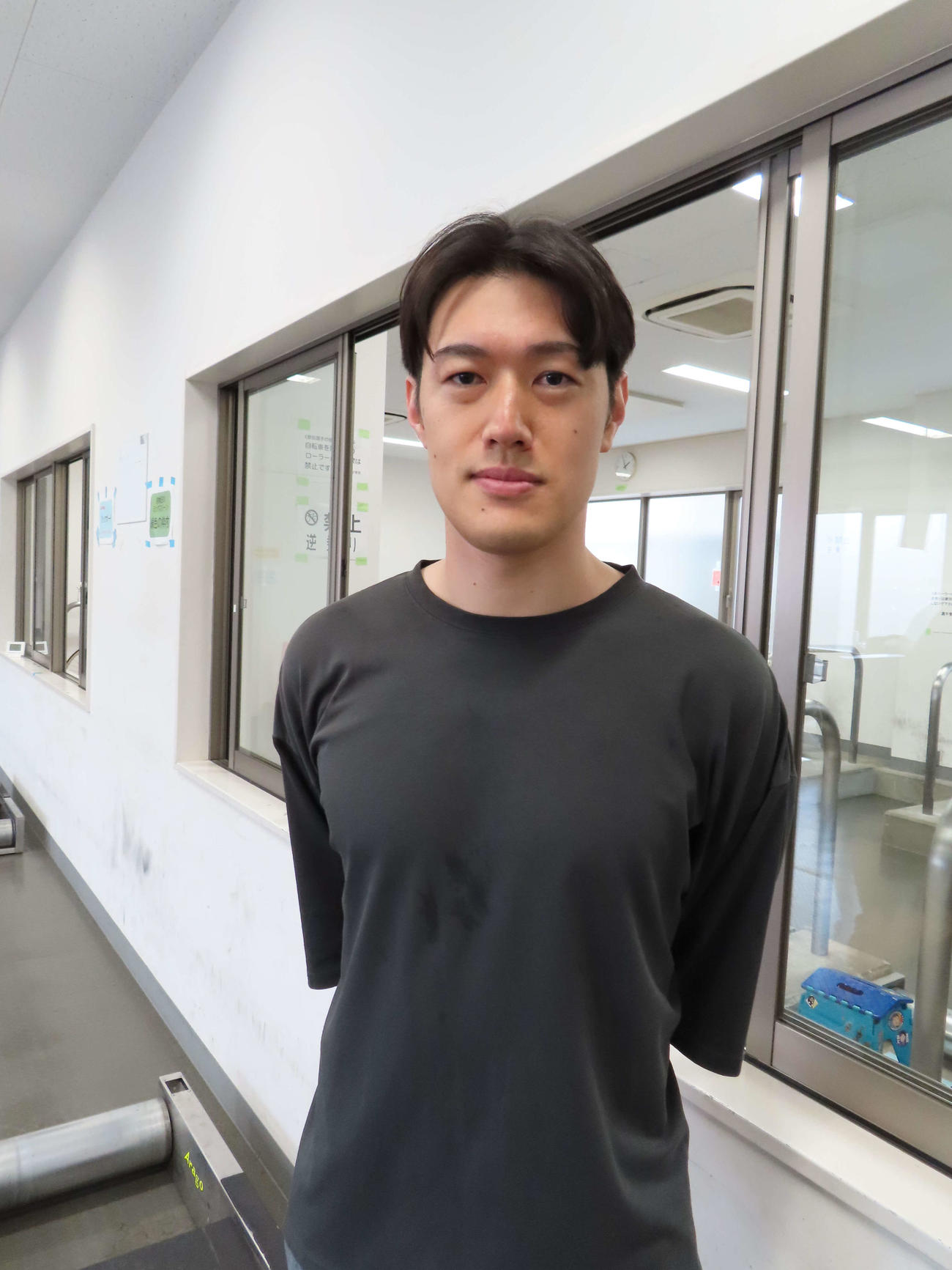 巴直也が単騎で一発を狙う