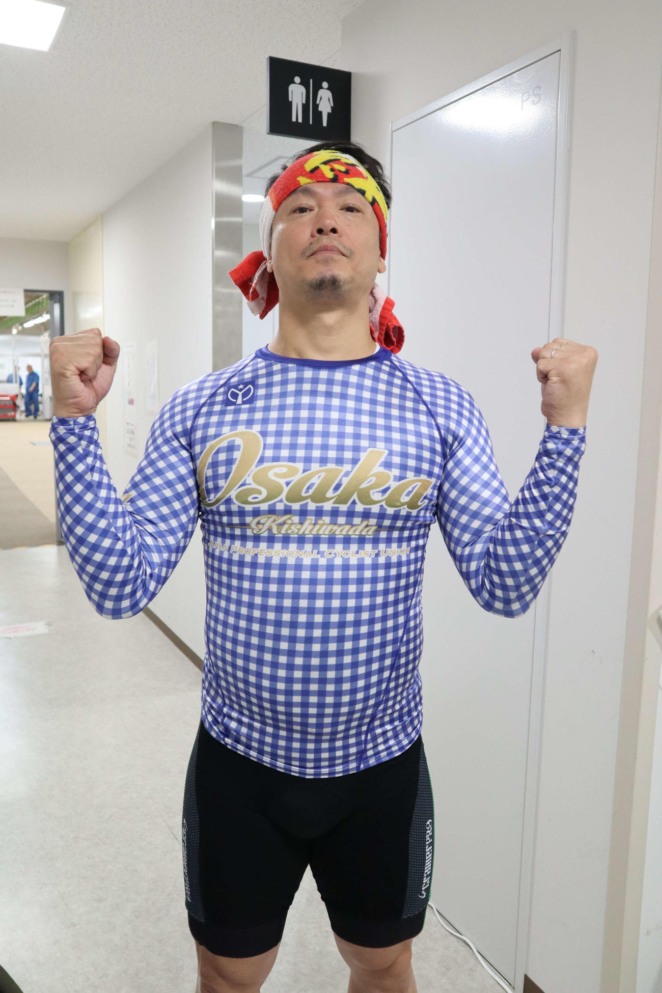 林修平は準決進出に渾身（こんしん）のガッツポーズ（撮影・音無剛）