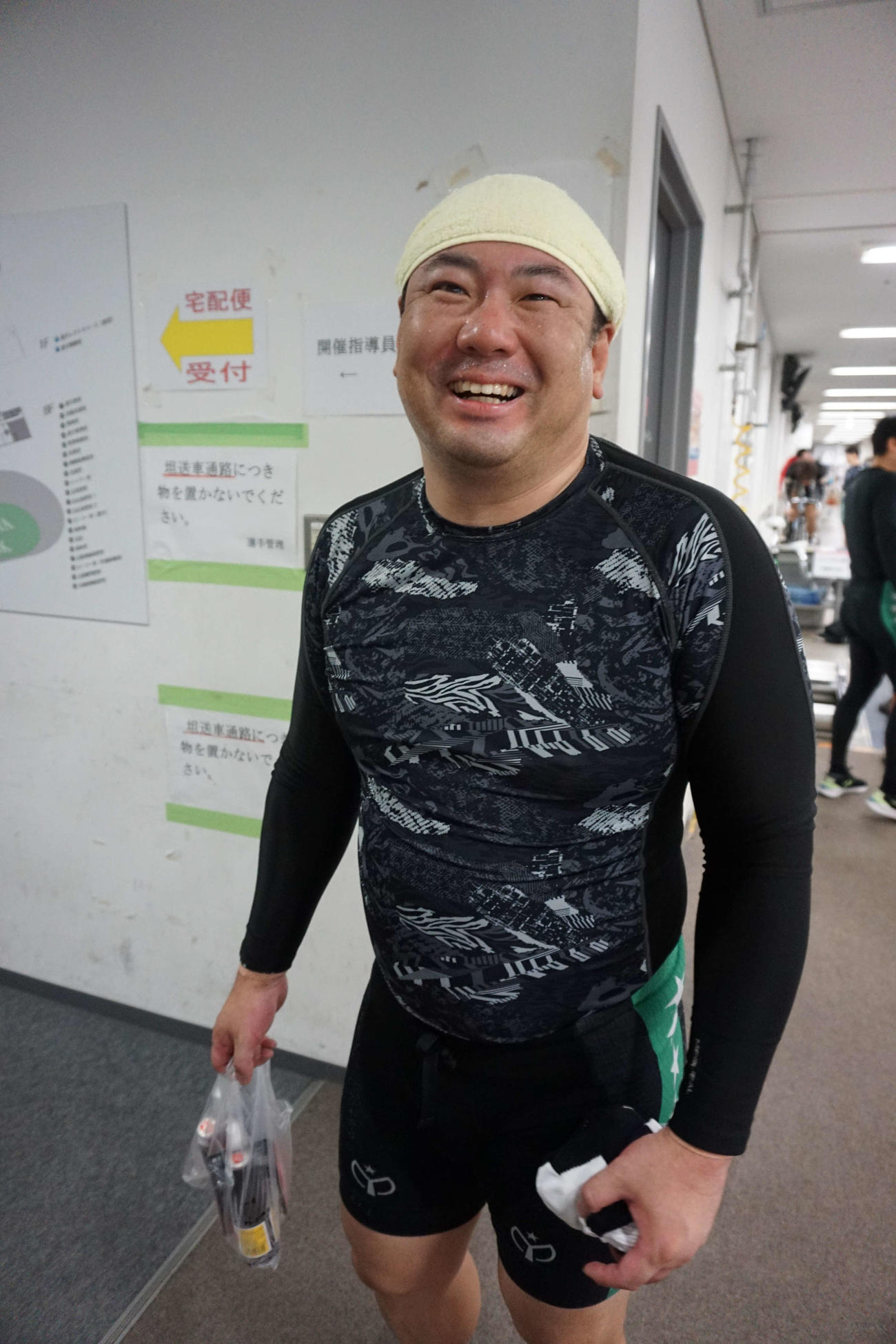 不慣れなジカ競りをしのいで舘真成が決勝入り
