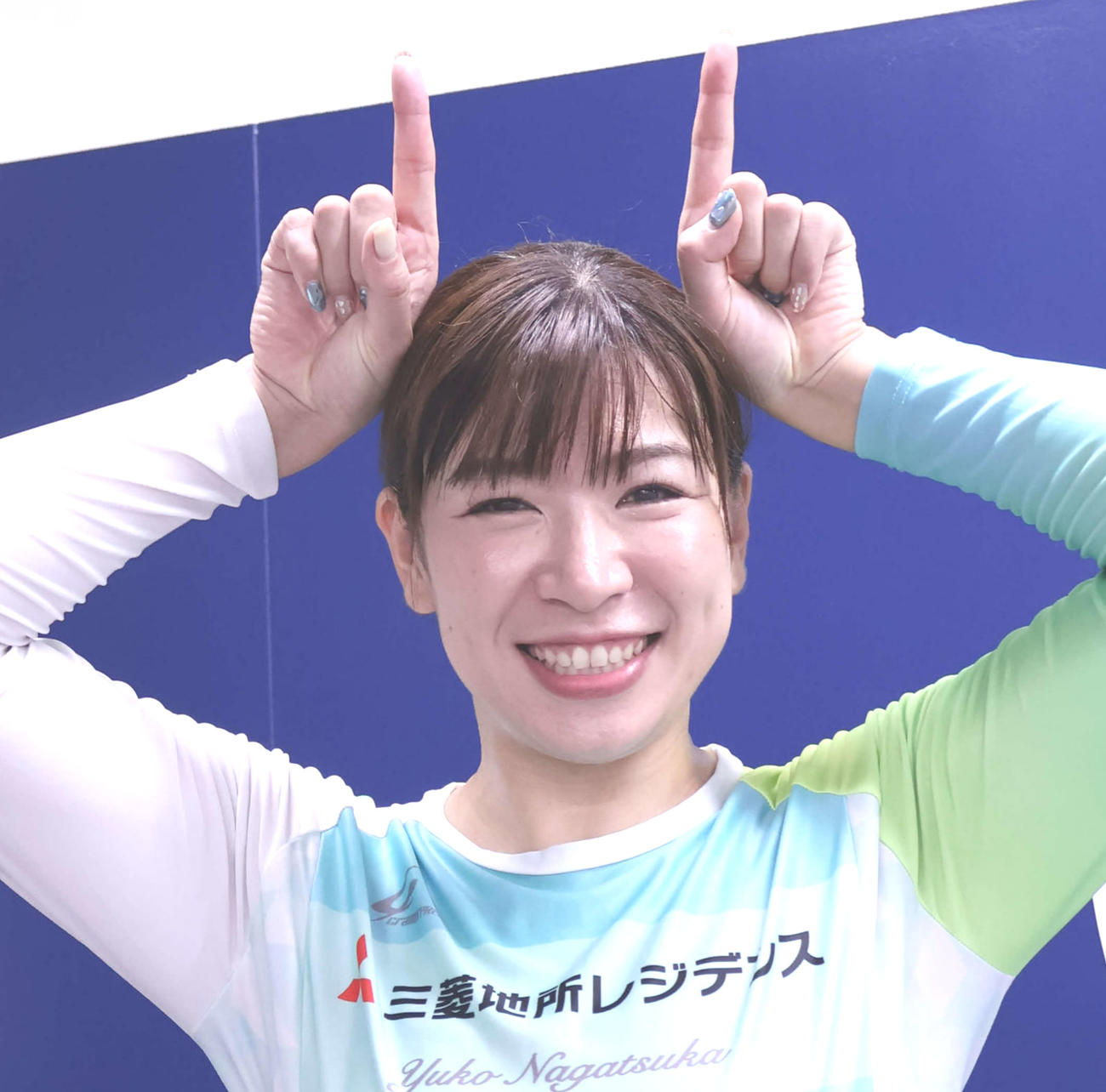 松阪牛の“モーモーポーズ”で喜びを表した永塚祐子（撮影・山田敏明）
